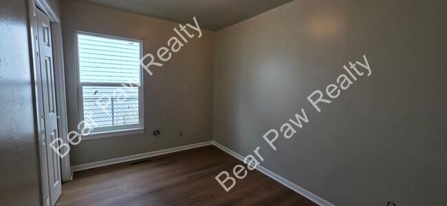 Foto del edificio - 525 W 6th St