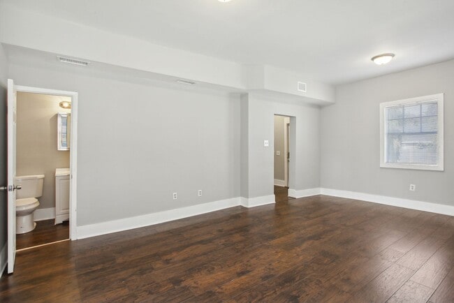Foto del edificio - Large 3BR/2.5BA Two Story House Near Downt...