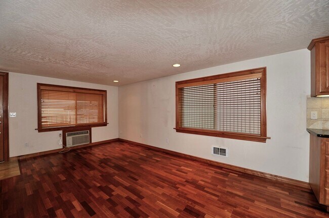Building Photo - Studio Apartment- Bayview