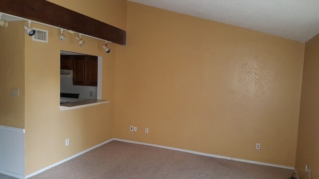 Building Photo - 1322 Bluffview Dr