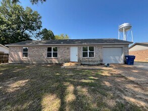 Building Photo - 5865 Cherokee Dr