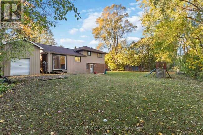 Photo du bâtiment - 388 Fuller Pl