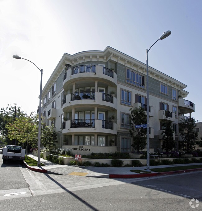 Foto principal - 4252 Whitsett Ave