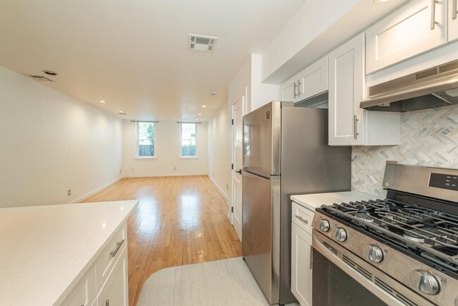 Foto del edificio - 6405 JFK Blvd E