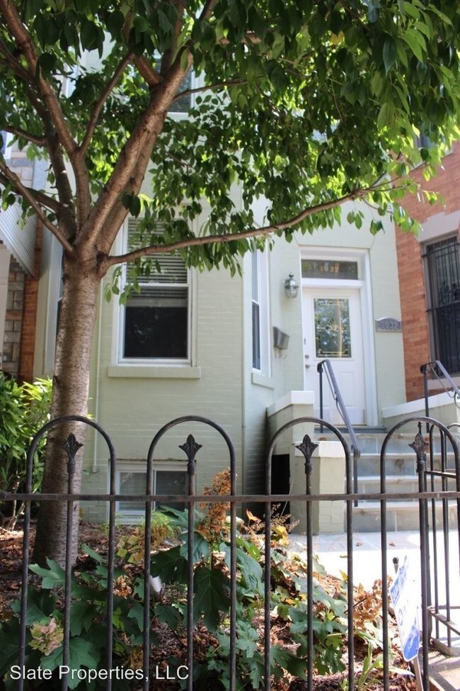 Building Photo - 4 br, 3 bath House - 1032 Kenyon St NW