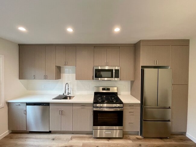 1 Bd. - 1020 N Laurel Ave