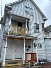 Building Photo - 118 E Farm St