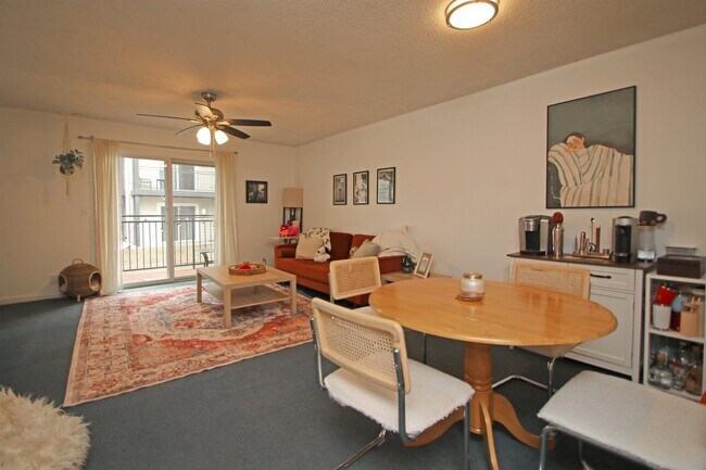 Foto del edificio - 1384 Hunters Rd