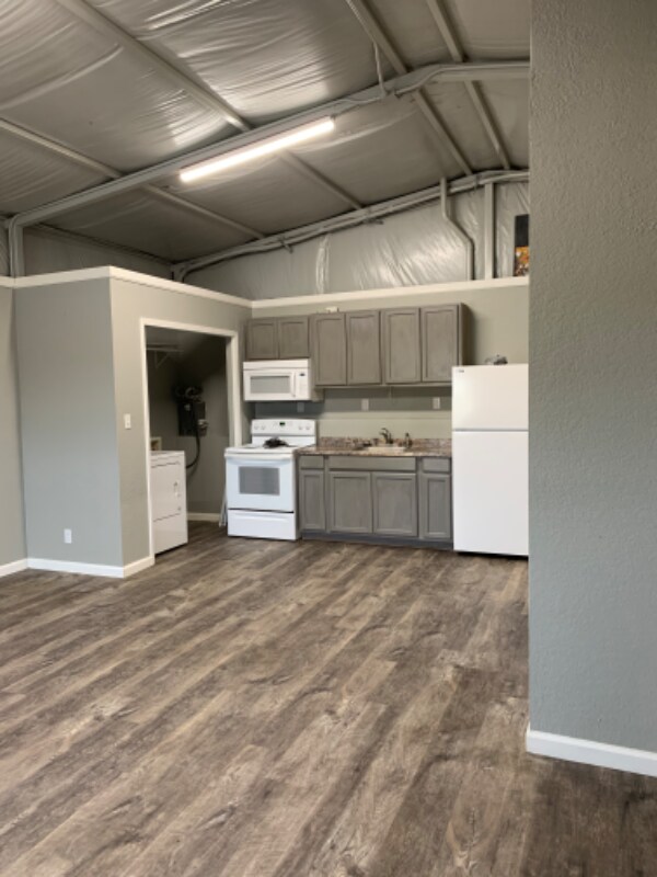 Building Photo - 701 FM2264
