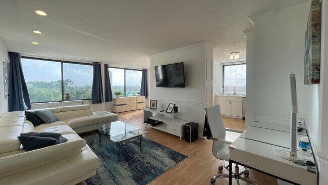 Building Photo - 1500 Presidential Way