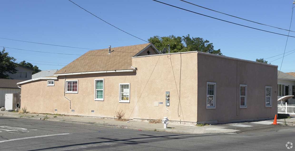 Primary Photo - 1001 W 4th St