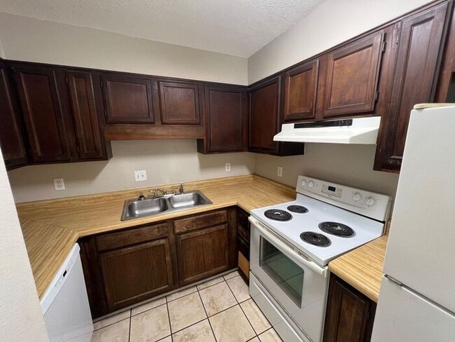 Building Photo - Gulf Breeze - Green Briar Estates - 1 bedroom, 1 bathroom