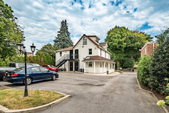 Foto del edificio - 136 Garrett Ave
