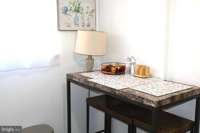 Foto del edificio - 5934 Mayflower Ct