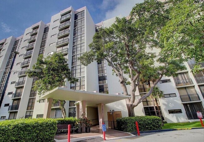 Building Photo - 17021 N Bay Rd