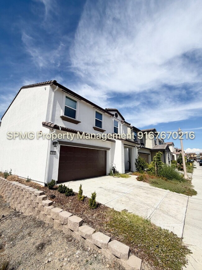 Foto del edificio - Twelve Bridges Home with Solar & 2-Car Garage