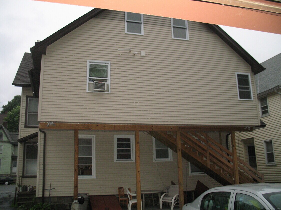 Building Photo - 565 Howe Ave