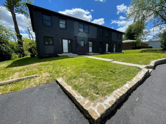Building Photo - Modern Design Condo Near Shelbyville Country Club!