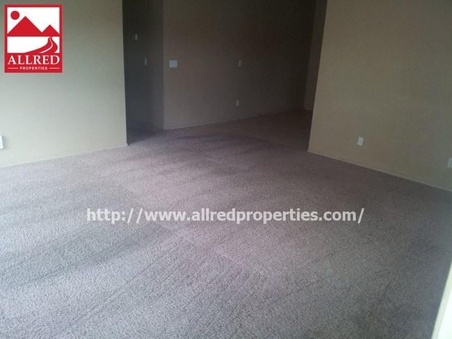 Building Photo - Duplex Farmington