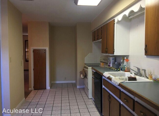 Building Photo - 3 br, 1 bath House - 1606 E 8th