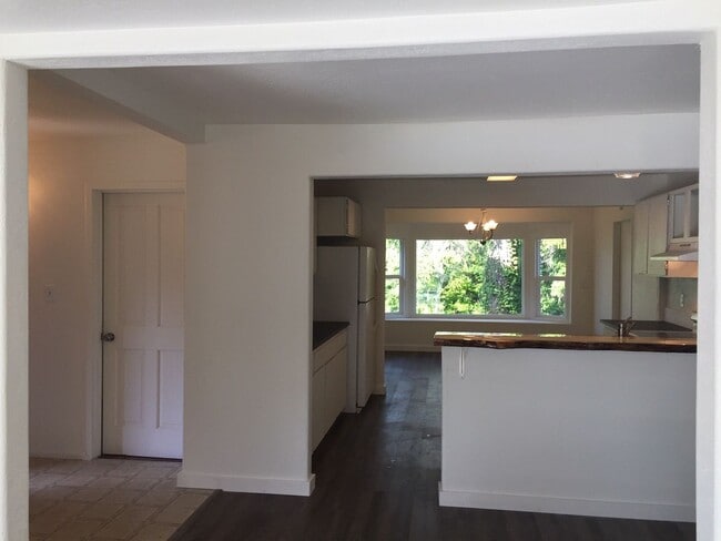 Building Photo - 2074
