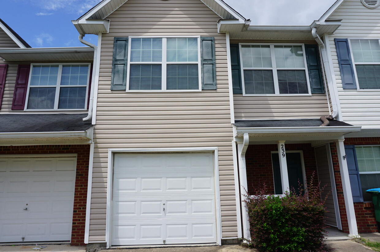 Foto principal - 239 Swaying Pine Ct