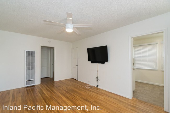 Foto del edificio - 1801-1805 MacKay Ln