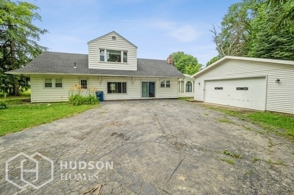 Foto del edificio - AVAILABLE NOW! - 4113 Burgett Rd, Canfield...