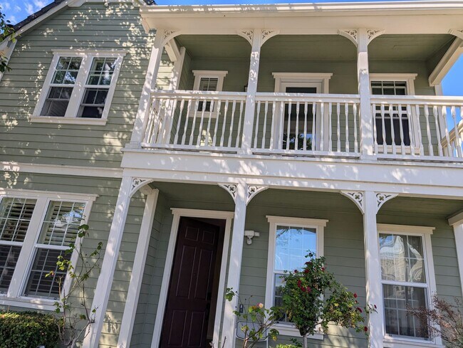 Elevación 2 - 4755 Malayan St