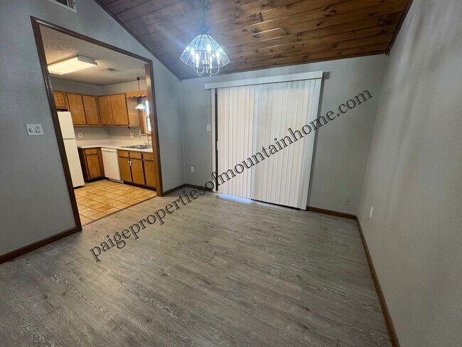 Foto del edificio - 605 Cooper Estates Dr