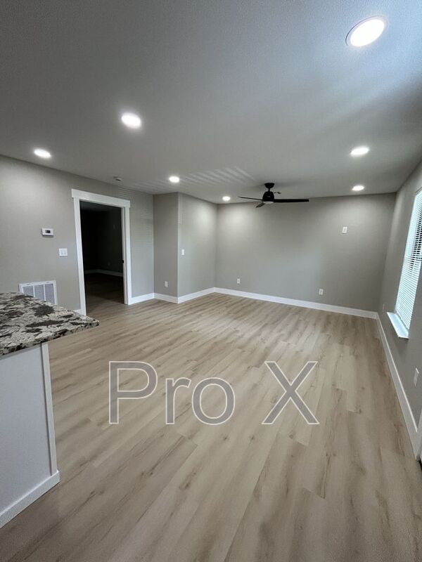 Foto del edificio - 1118 W 1st St