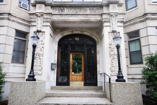 Foto del edificio - 64 Charlesgate E