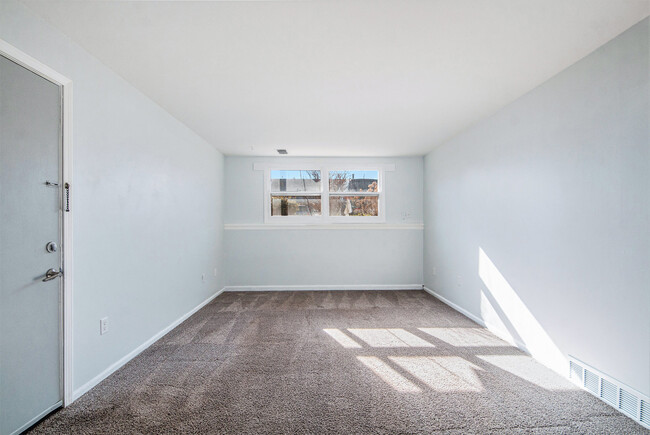 Building Photo - 4223 Oak Park Dr SE