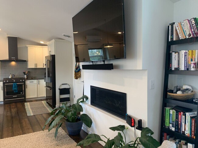 Foto del edificio - Completely Renovated 4 Bed, 3 bath Bellevu...
