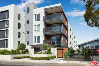 Building Photo - 5813 Lexington Ave