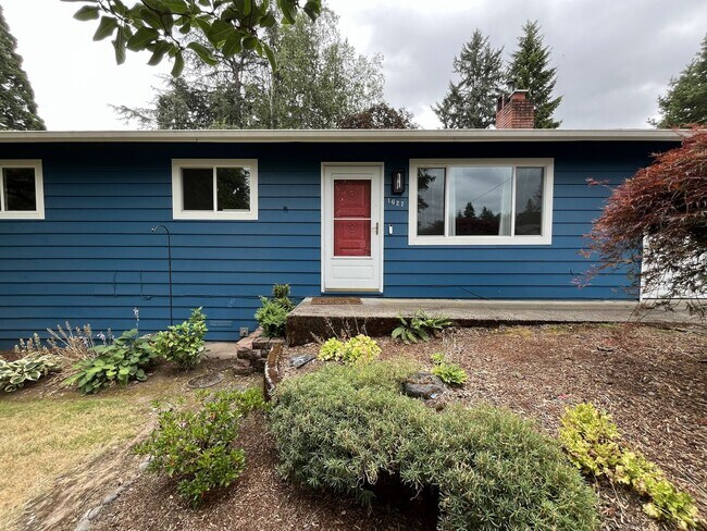 Foto del edificio - Beautiful 3-Bedroom West Linn Home with Bonus Room, Updated Kitchen and Large Fenced Yard
