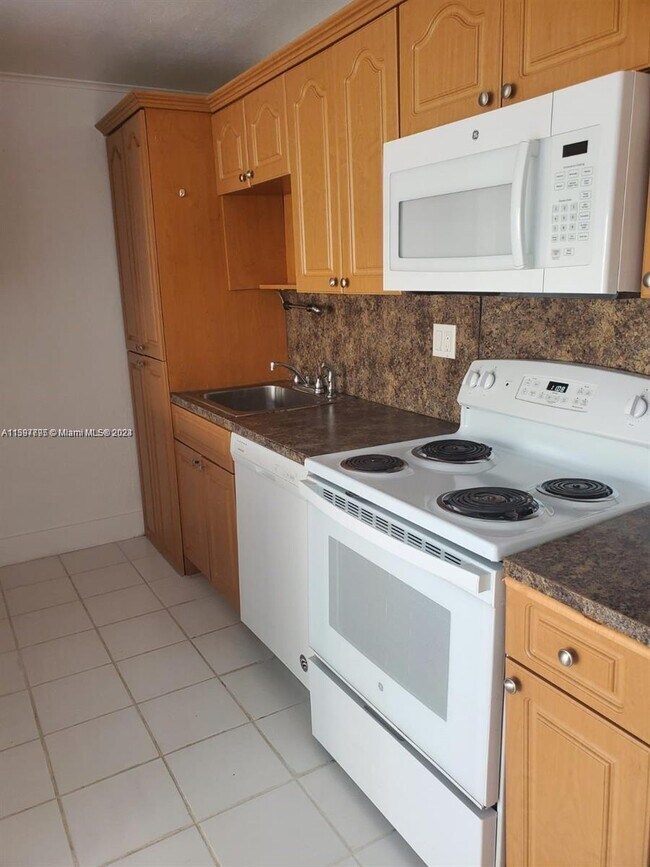 Building Photo - 4570 NW 79th Ave