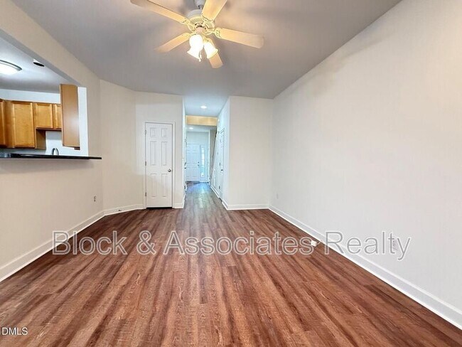 Foto del edificio - 5523 Cottonrose Ln