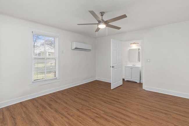 Building Photo - 801 E Mobile St