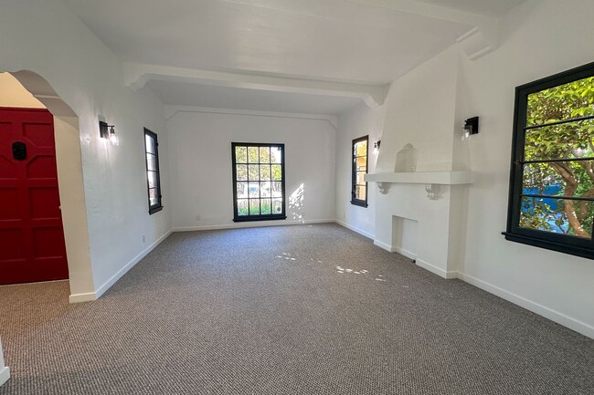 Building Photo - 1521 S Stanley Ave