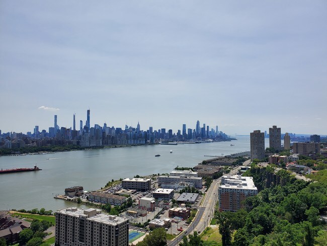 Foto del edificio - 8203 Boulevard E