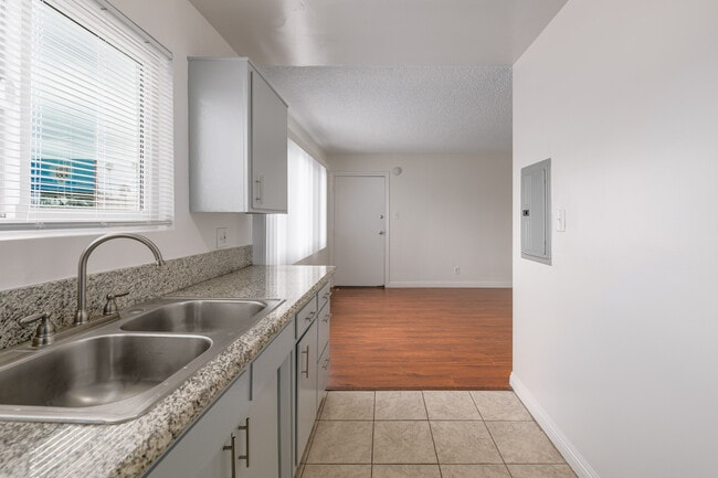 Building Photo - 981 Elden Ave