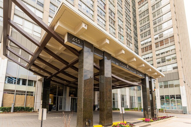 Foto del edificio - 655 W Irving Park Rd