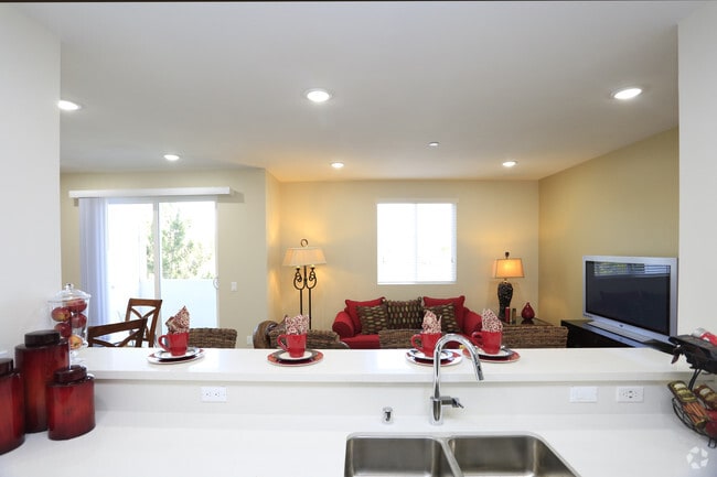 2BR , 2BA - 1110 SF ( Model B ) - Seacrest Homes Apartments
