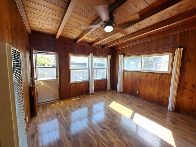 Foto del edificio - 1815 N Edison Blvd