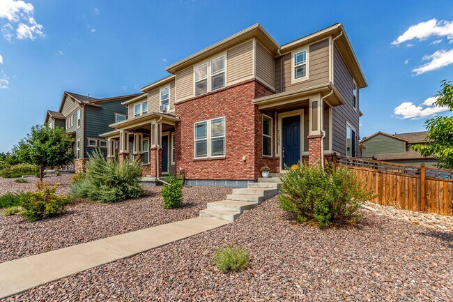 Building Photo - Beautiful Castle Pines Townhome