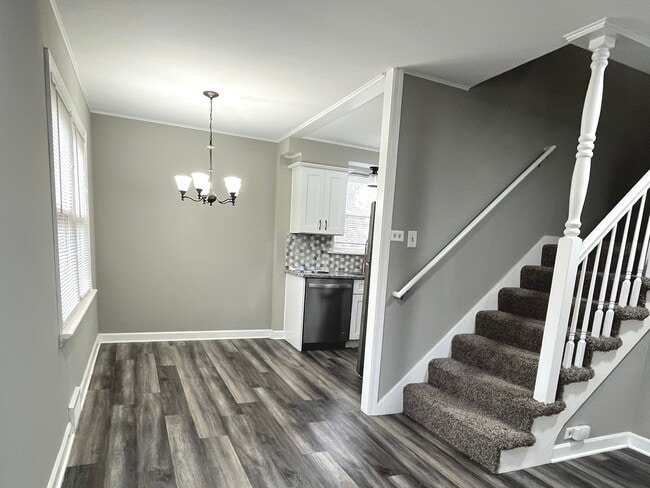 Building Photo - 805 S Norbury Ave