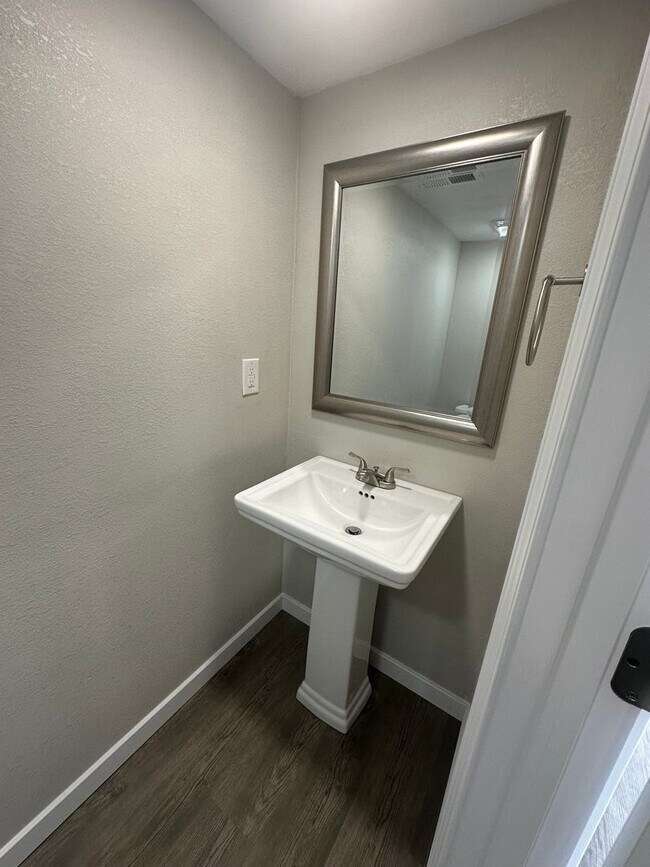 Foto del edificio - 16191 Haidyn Rd