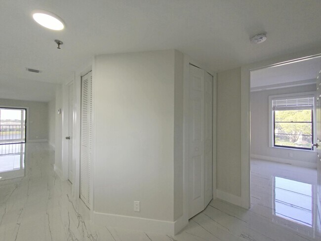 Building Photo - 7240 Huntington Ln
