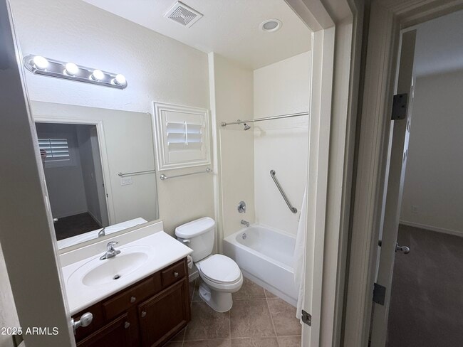 Foto del edificio - 16549 W Rowel Rd